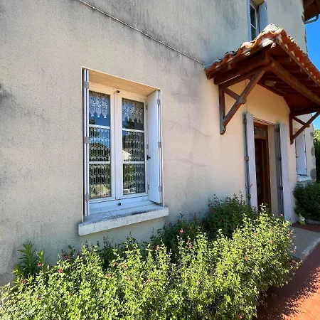 Jolie Maison De Campagne Arboree