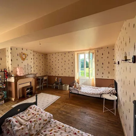 Jolie Maison De Campagne Arboree